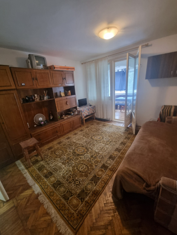 Garsoniera de vanzare, etaj 2, zona Piata lui Novac Brazda