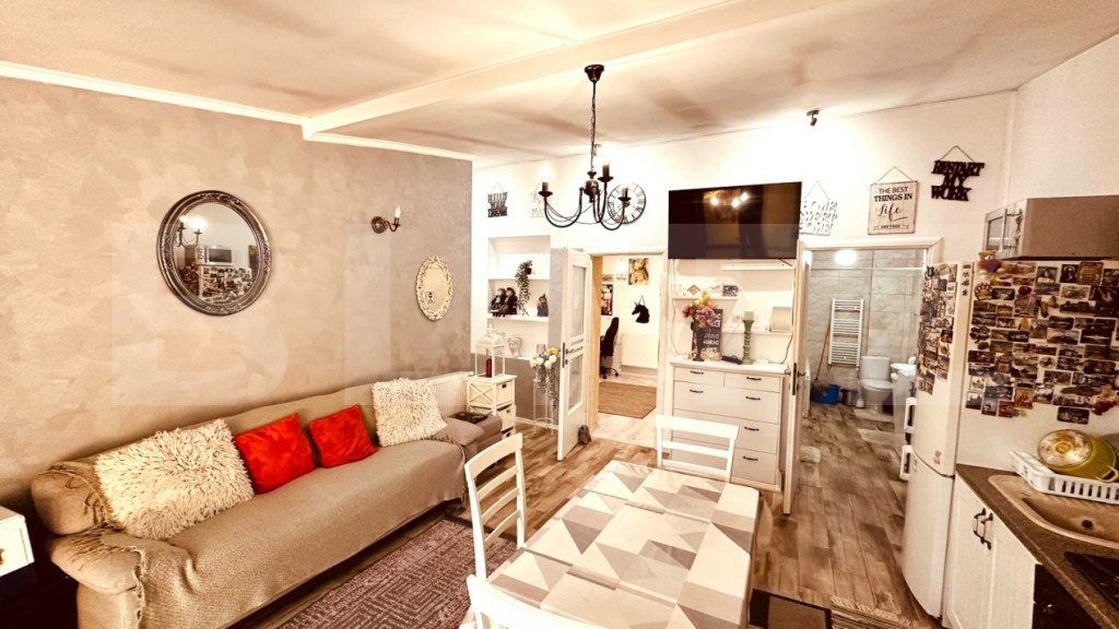 Casa de vanzare, cu 3 camere, 68 mp, zona Tatarasi