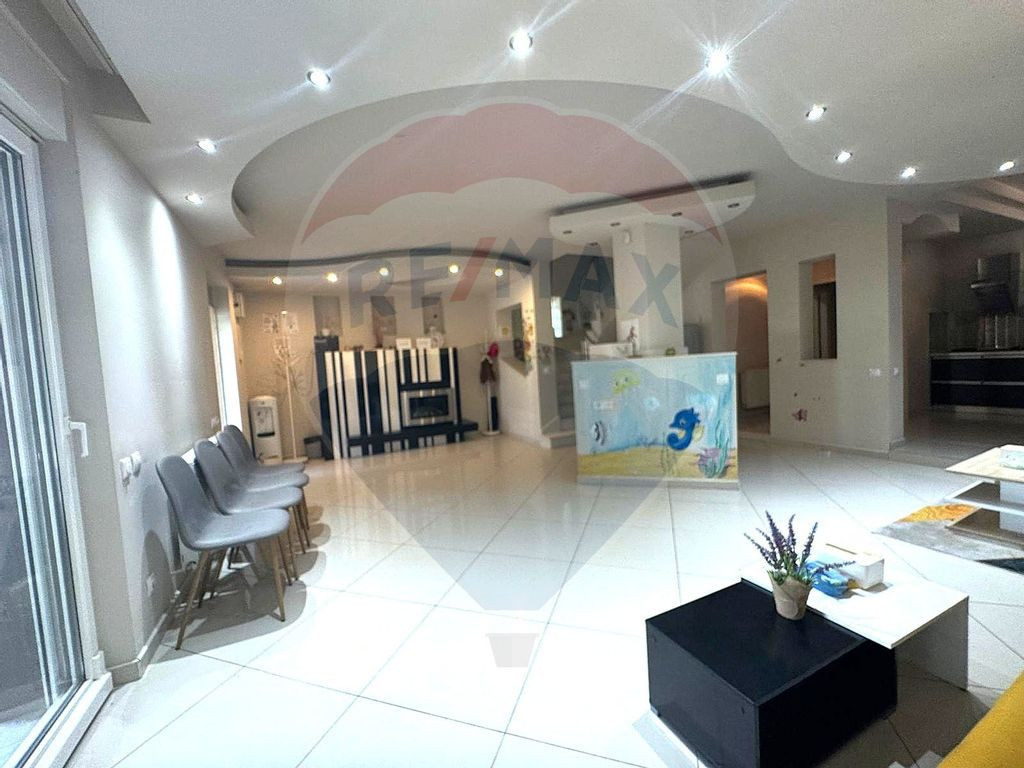 Casă / Vilă spațioasă de închiriat – Militari, zon...