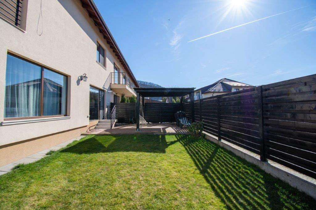 Casa triplex moderna de inchiriat, zona Cetatii