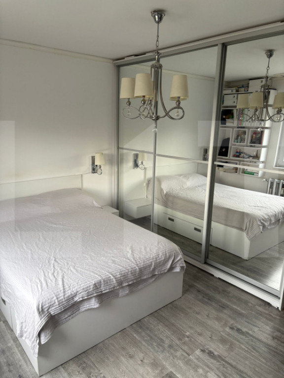 Apartament cu 2 camere + parcare, lângă metrou Lujerului ?