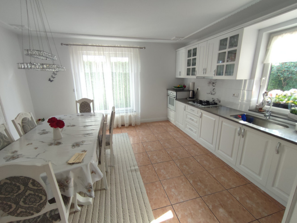 Casa cu garaj, teren 2000mp, chirie , Iaslovat