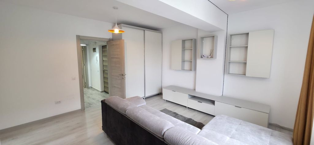 Garsoniera Decomandata Solstitiului Mall La Strada - Amur...