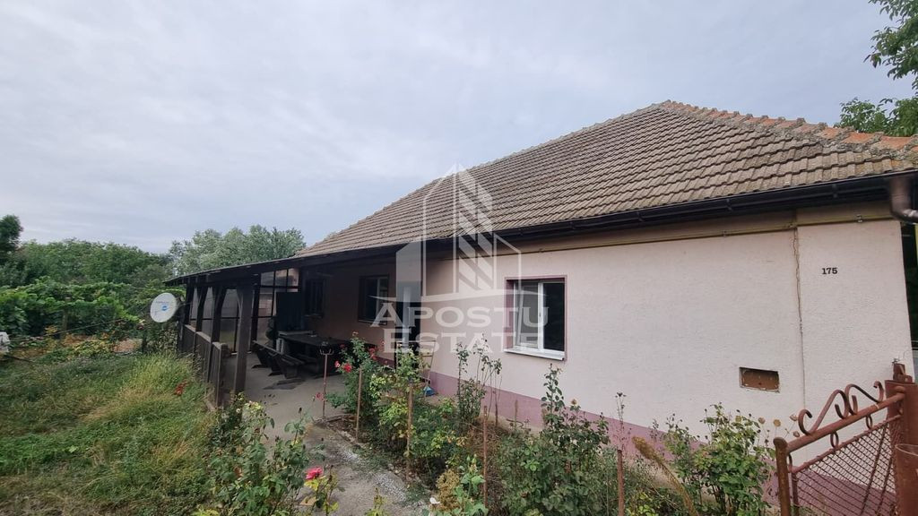 Casa individuala, curte generoasa, centrala proprie, sat ...