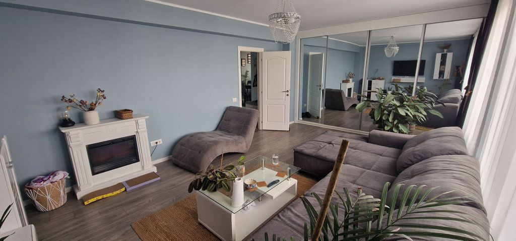 Apartament cu 3 camere decomandat, zona Promo, loc de par...