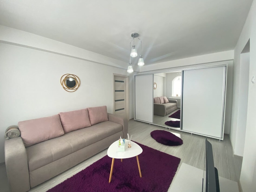 Ap 2 cam Craiovei, modern, 1700 ron