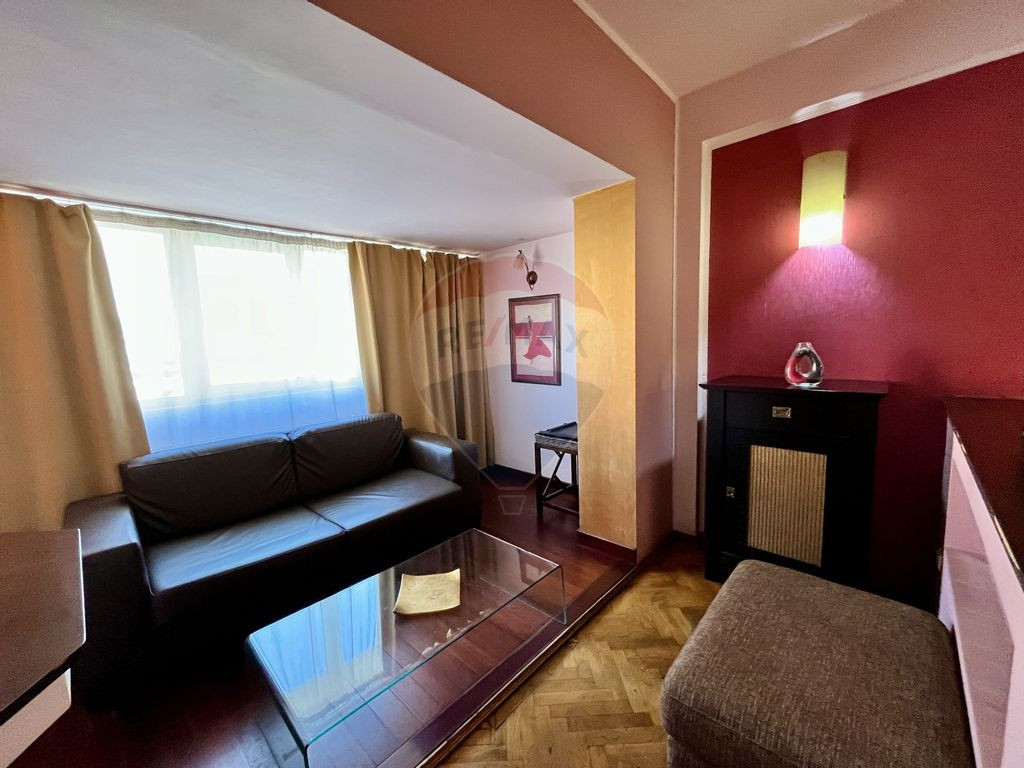 Garsonieră spațioasă - Piața Romană, vedere spre ASE...