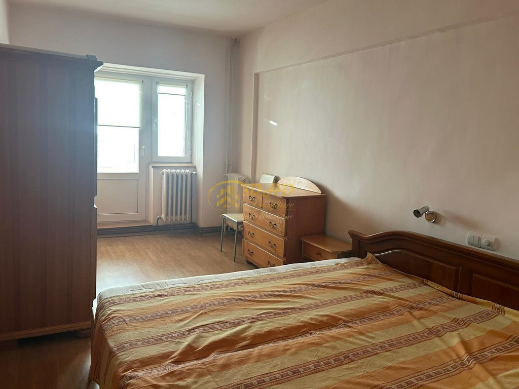 Apartament 3 camere decomandat zona Garii