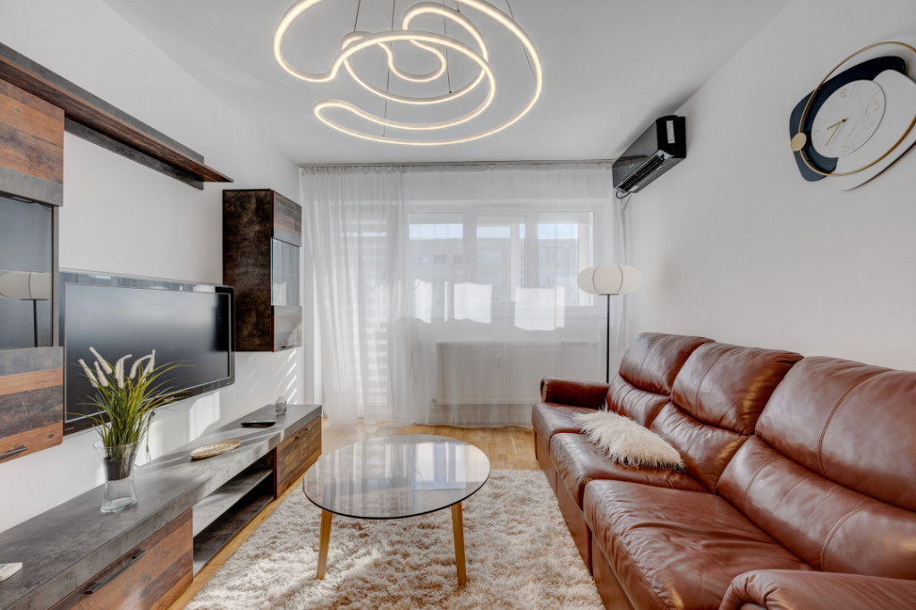 Apartament de 2 camere proaspăt renovat, 5 min metrou, prim