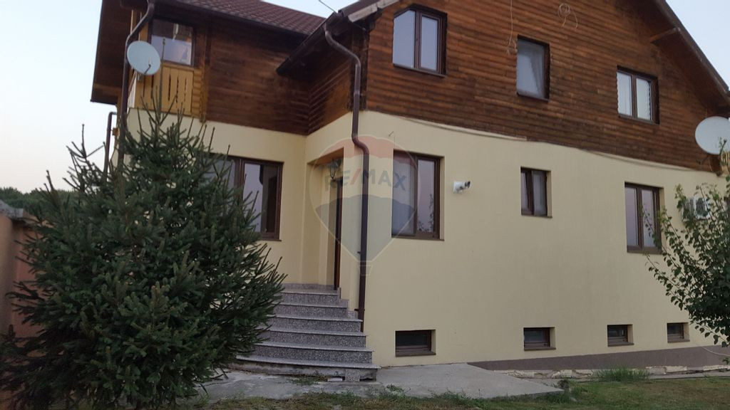 De vanzare vila langa lac la Moara Vlasiei