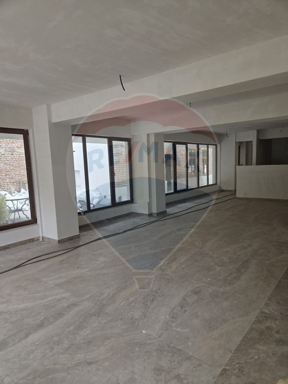 Spațiu comercial de inchiriat - 230 mp cu terasa - zona ...
