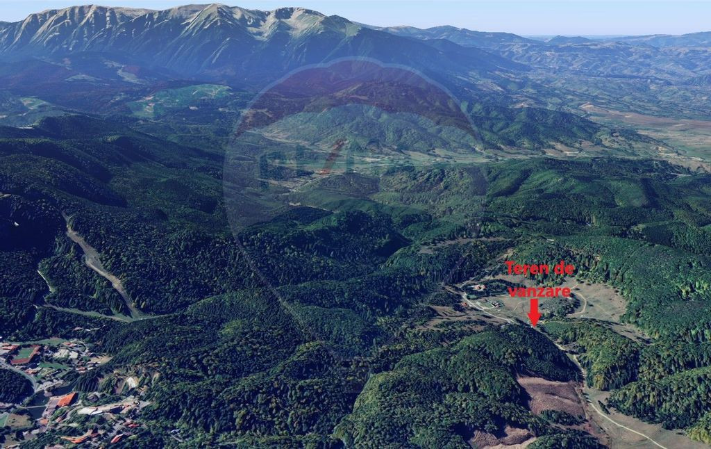 Teren de vis la poarta statiunii turistice Poiana Brașov...