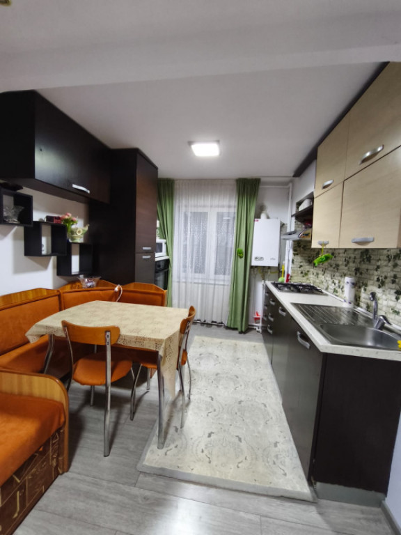 Apartament 2 camere, decomandat, etaj 2, Siret