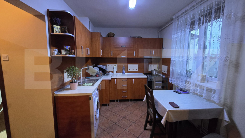 Apartament de vanzare, cu 3 camere, 66 mp, zona Burdea