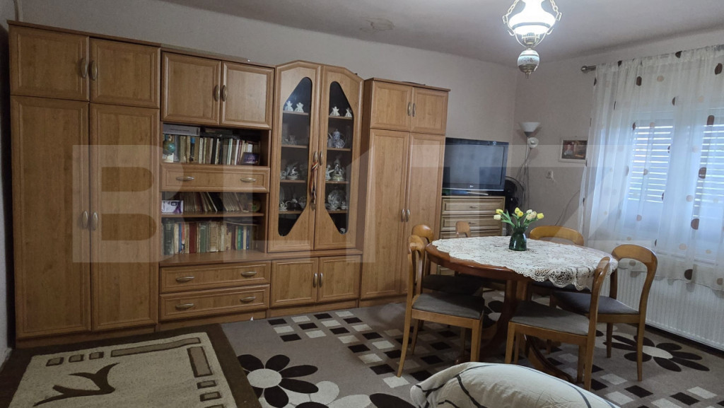 Casa de vanzare cu 2 camere, 77 mp, zona Botizului