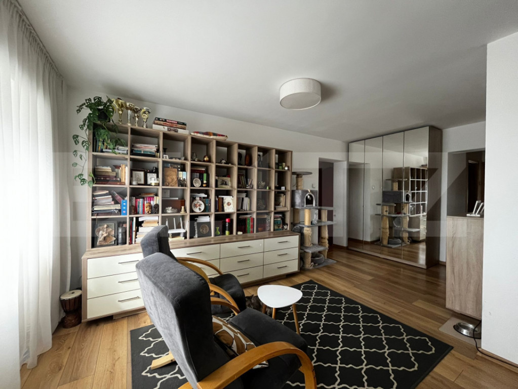 Apartament de vanzare, cu 4 camere, zona Cug