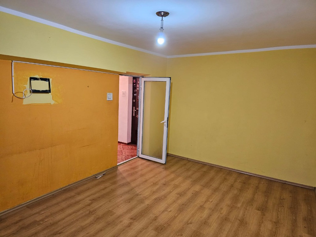 Apartament cu 4 camere in Micro 18