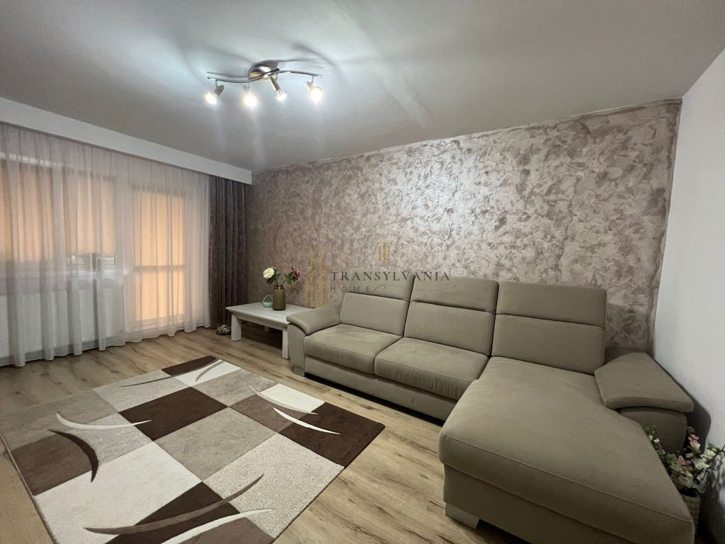 Apartament 4 camere, decomandat, foarte ingrijit