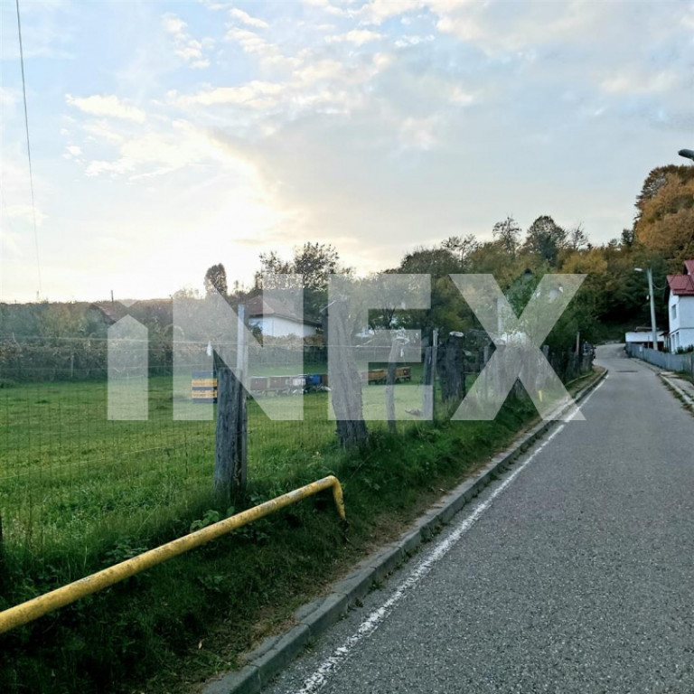 Teren intravilan construibil de vânzare – Curtea de Arge?