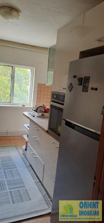 Poarta 6, decomandat, 3 camere, etaj 1, vanzari Constanta