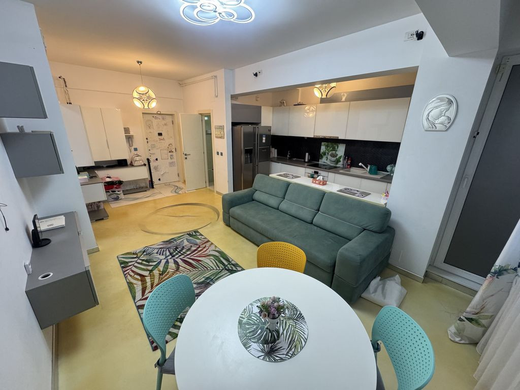 Apartament 3 camere zona Poarta 6