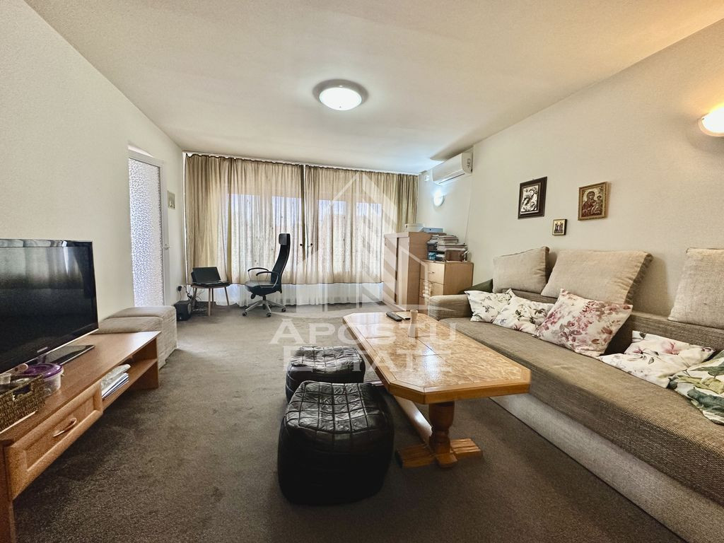 Apartament cu 2 camere, decomandat, 2 locuri de parcare, ...