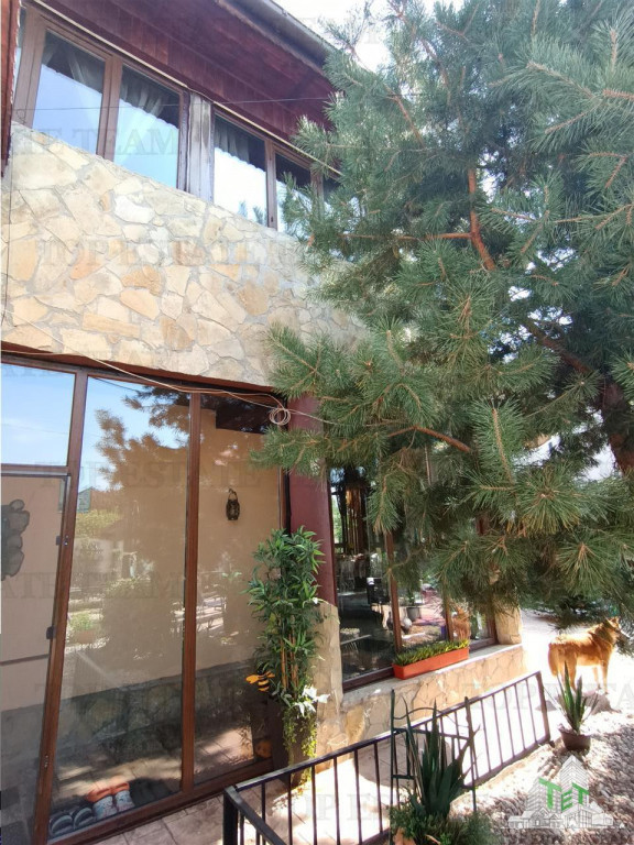 Super afacere, vila cu aspect de conac cu spatii moderne dar