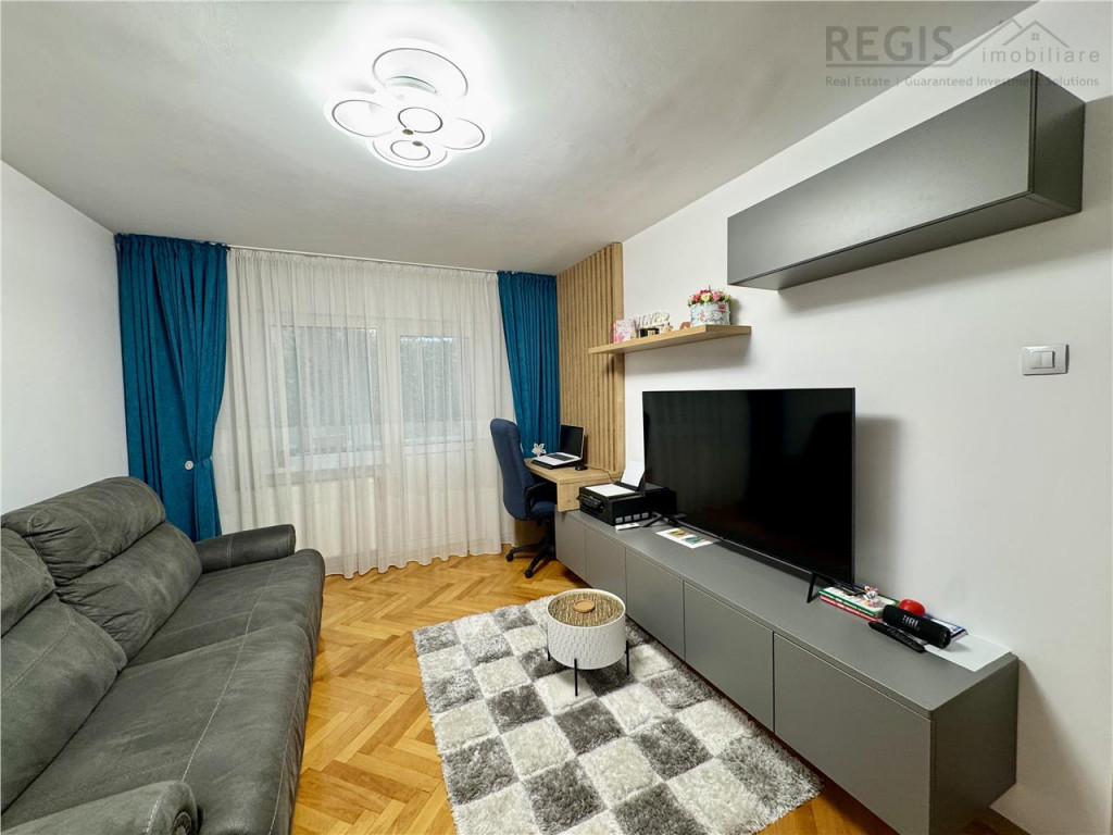 Apartament de 3 camere decomandat Faget