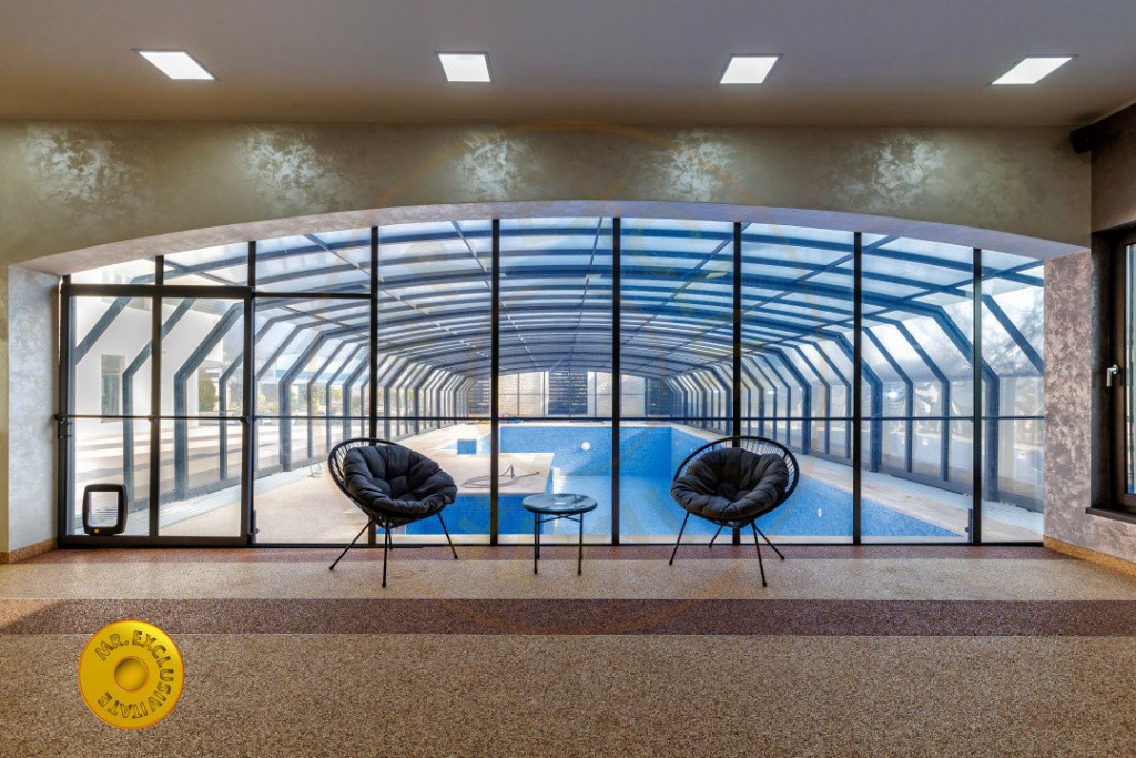 Casa cu jacuzzi, piscina încălzita si crama unde fiecare z