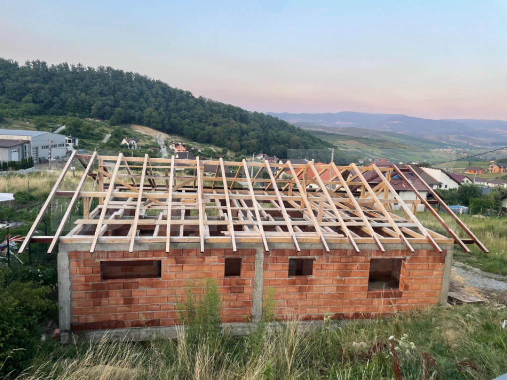 Casa la rosu 100mp,4 camere,750 mp teren extravilan,zona Dea