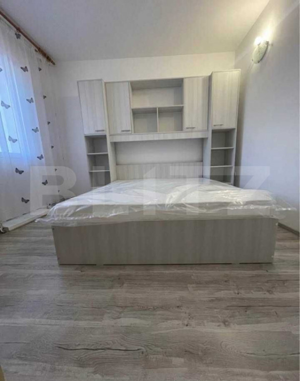 Apartament de inchiriat, cu 3 camere, 75 mp, zona Podul Ros
