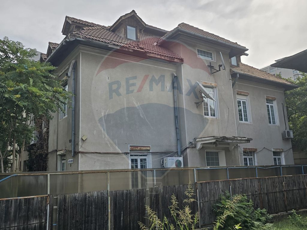 DE VANZARE Casă / Vilă cu 11 camere de vânzare în zon...