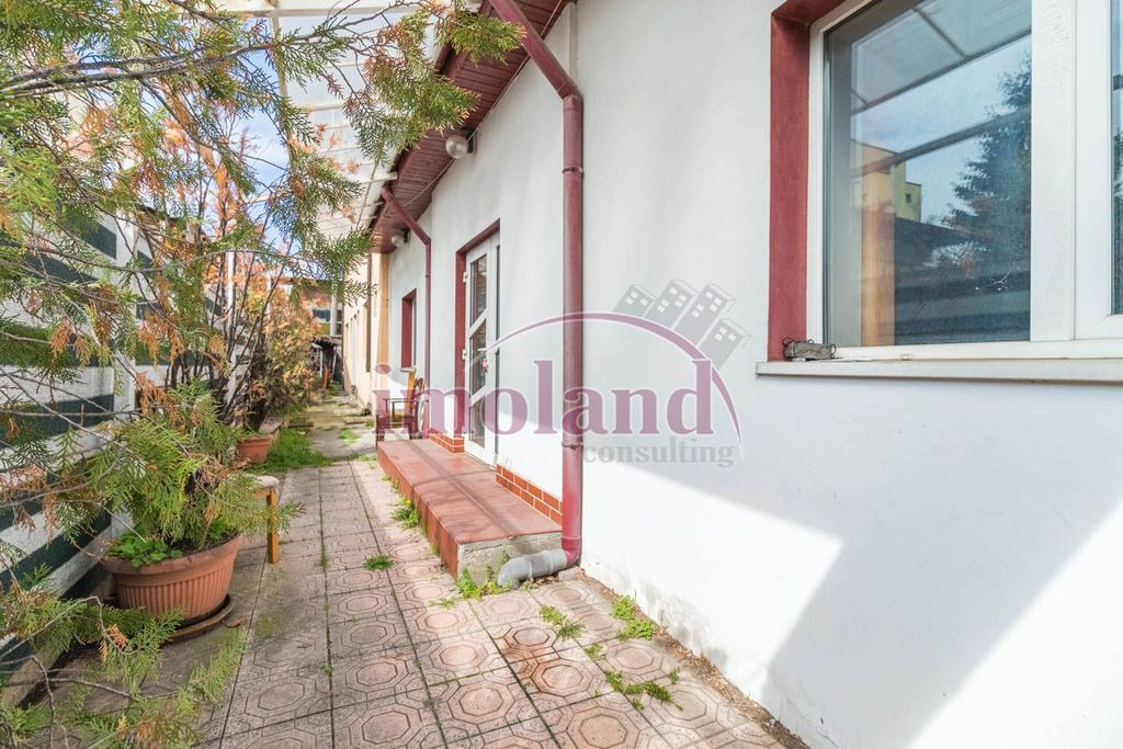 Vanzare - vila noua+spatiu birou/comercial - Crangasi-Con...