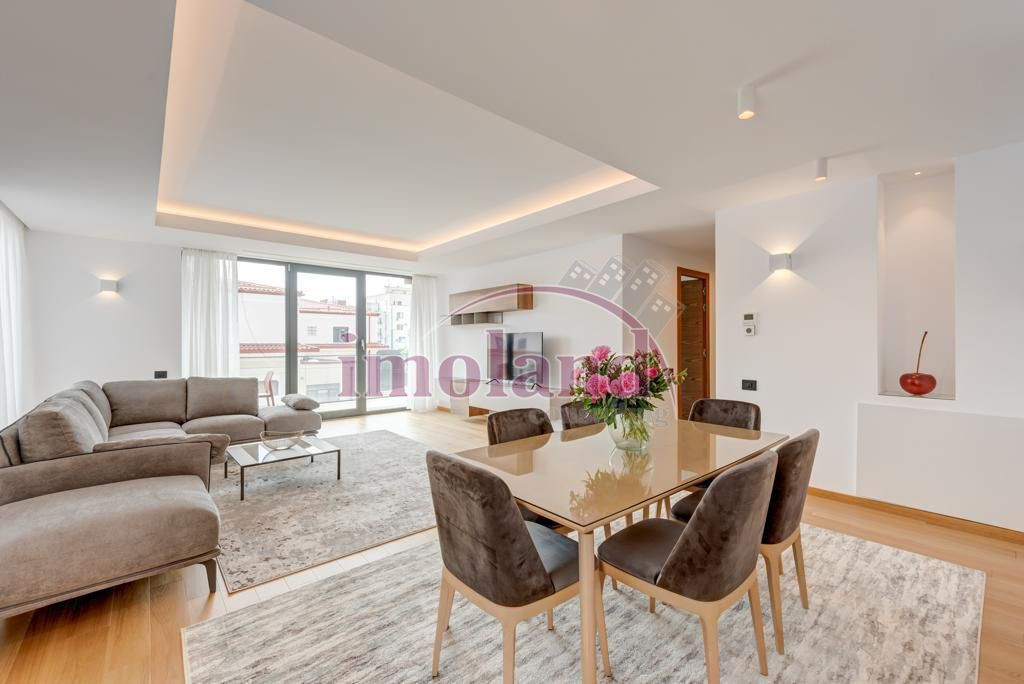 Inchiriere - apartament - 4 camere+terasa+loc parcare - P...