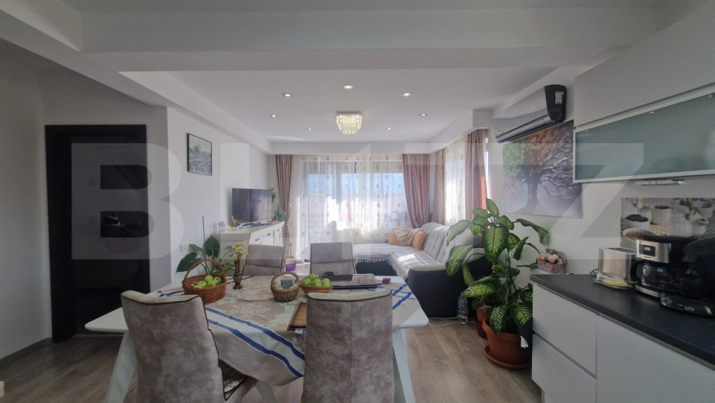 Apartament 4 camere zona Tractorul , luminat decomandat 17 m