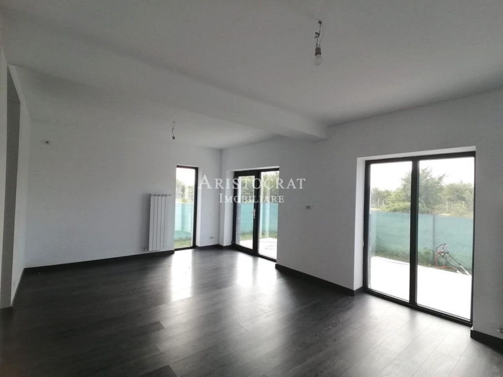 Duplex proximitate lac Corbeanca