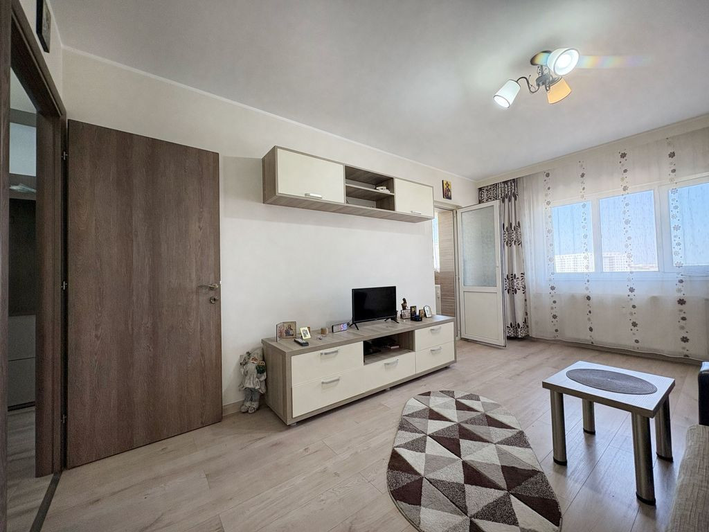 Garsonieră decomandata Titan – 1 Decembrie 1918, renov...