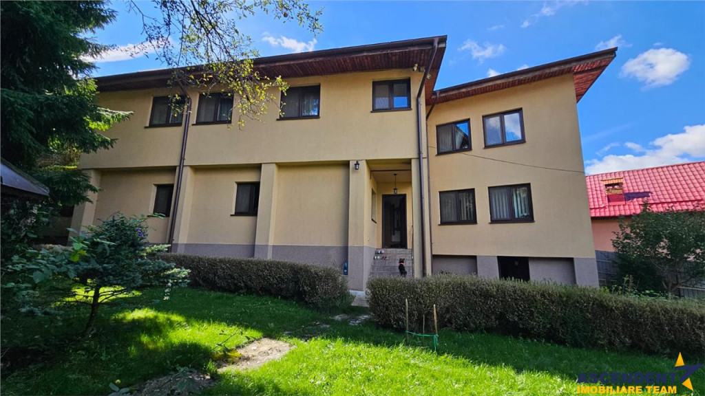 Tur LIVE!Casa cu arhitectura traditionala, curte spatioasa,f