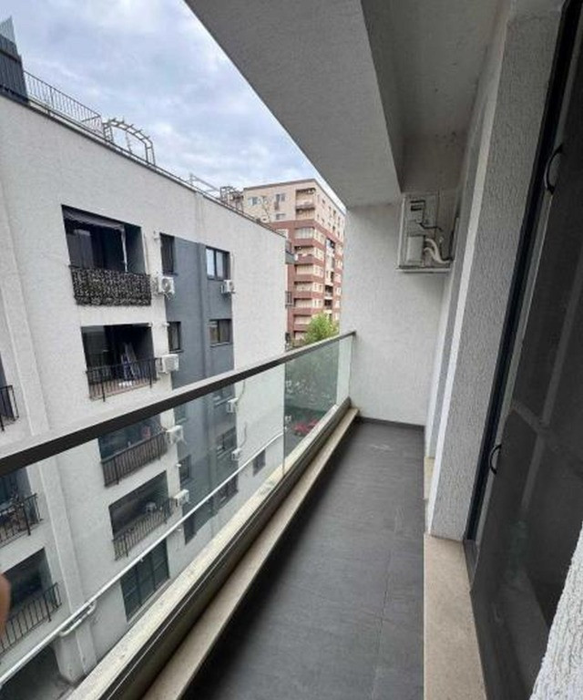 Dristor bloc nou prima inchiriere