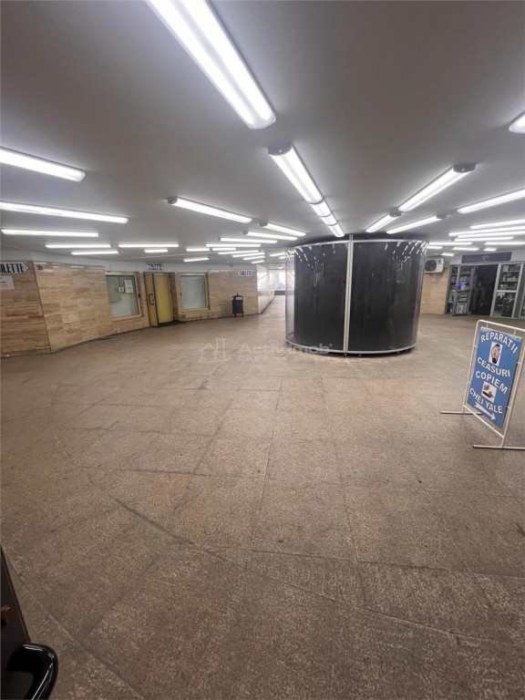 Spatiu comercial de inchiriat - Centru / sub pasaj - COMISIO