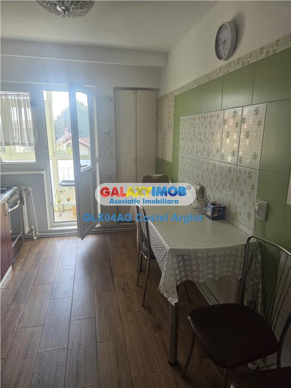 Vindem ap cu 4 camere central-Magnolia , etaj 2, mobilat si