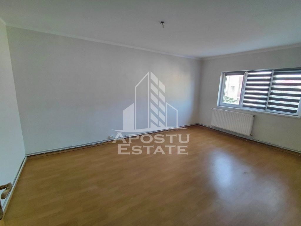 Apartament cu 2 camere, decomandat, centrala proprie,zona...