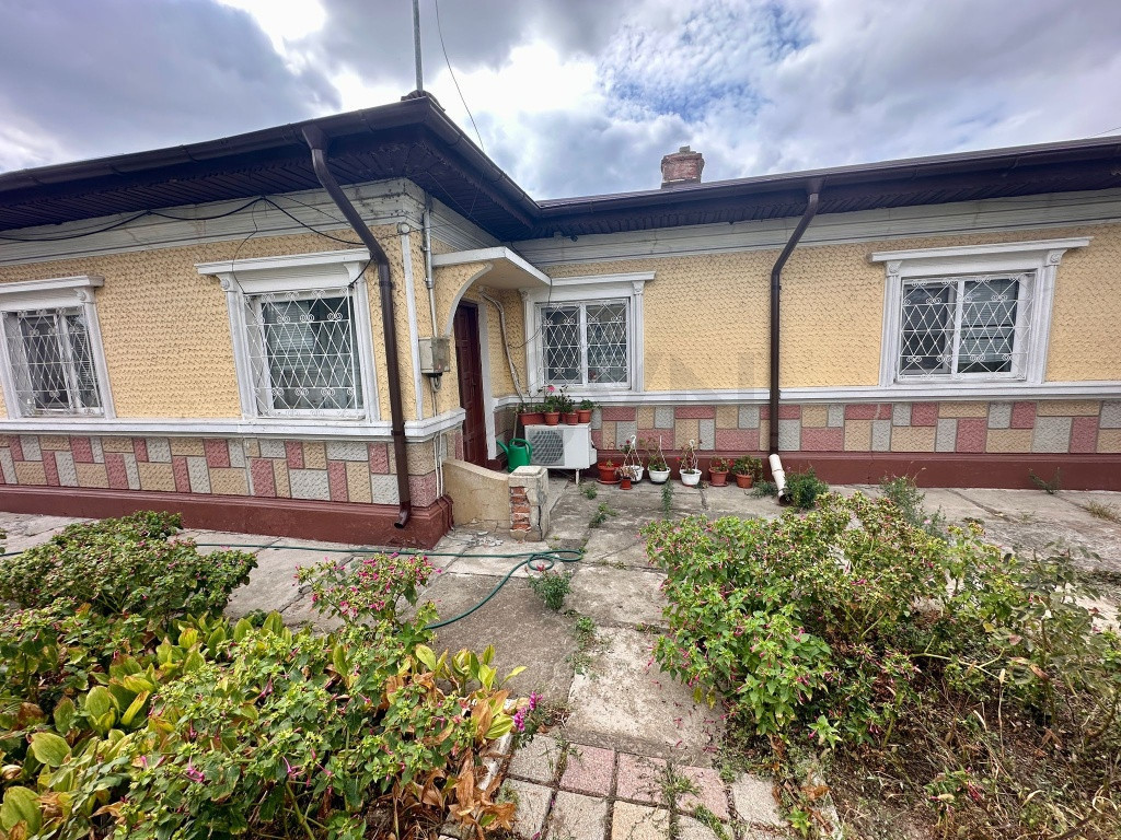 Colentina 4 Camere Teren 250mp Dublu Front Stradal