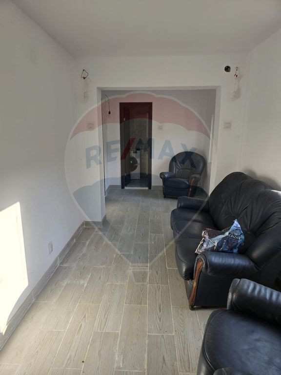 Casă noua + casa veche boiereasca renovabila