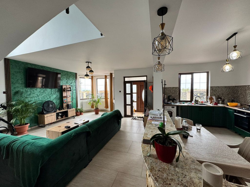 Vanzare Casa P+1 zona KM 5