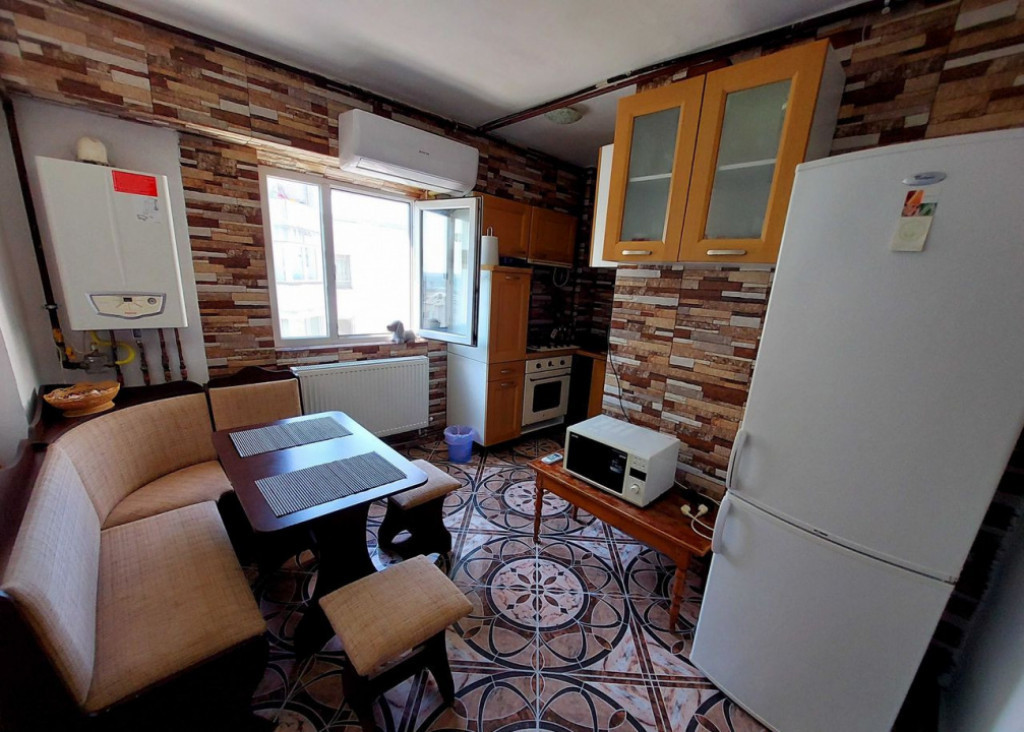 Apartament decomandat 3 camere-Faleza Nord