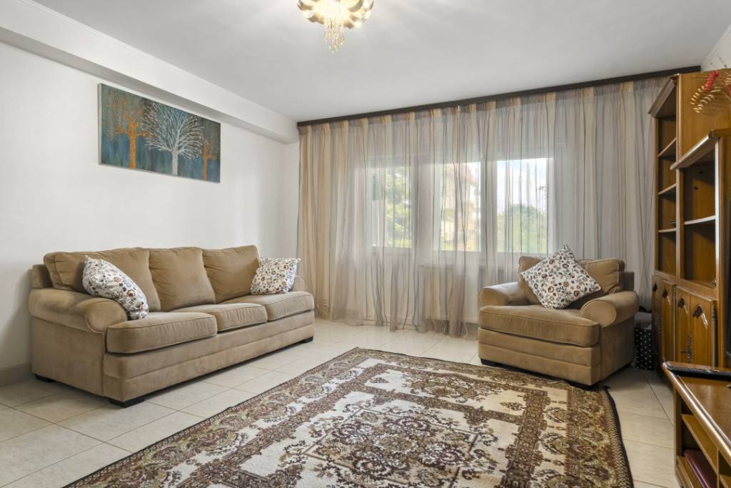 OTOPENI - CENTRAL, APARTAMENT 4 CAMERE 98 MP, ETAJ 1!