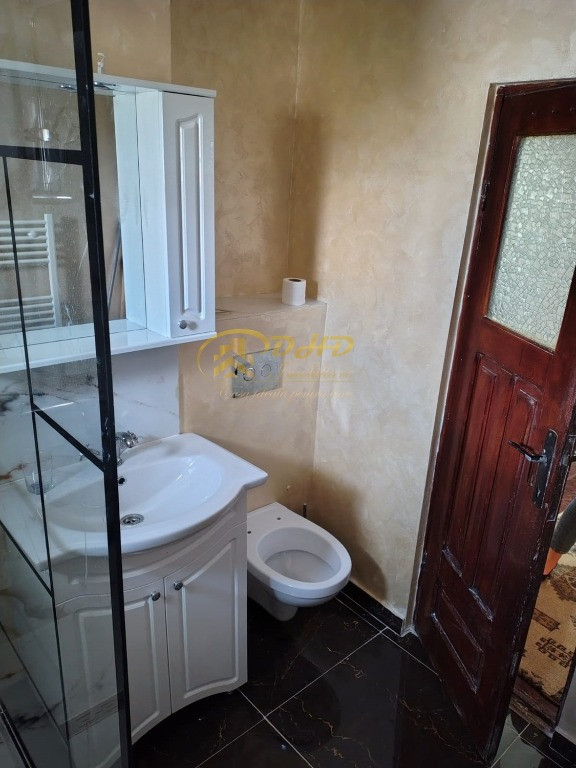 Apartament 3 camere decomandat in zona Canta