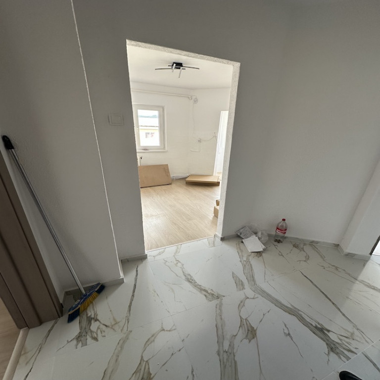 Apartament de vanzare, cu 2 camere, 45 mp, zona Tepes