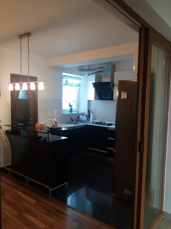 Persoană fizică ofer spre închiriere apartament 3 camere Turnisor